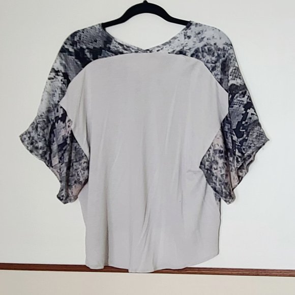 Zara Women's Snakeskin V-Neck T-Shirt Top Blouse - Picture 6 of 9